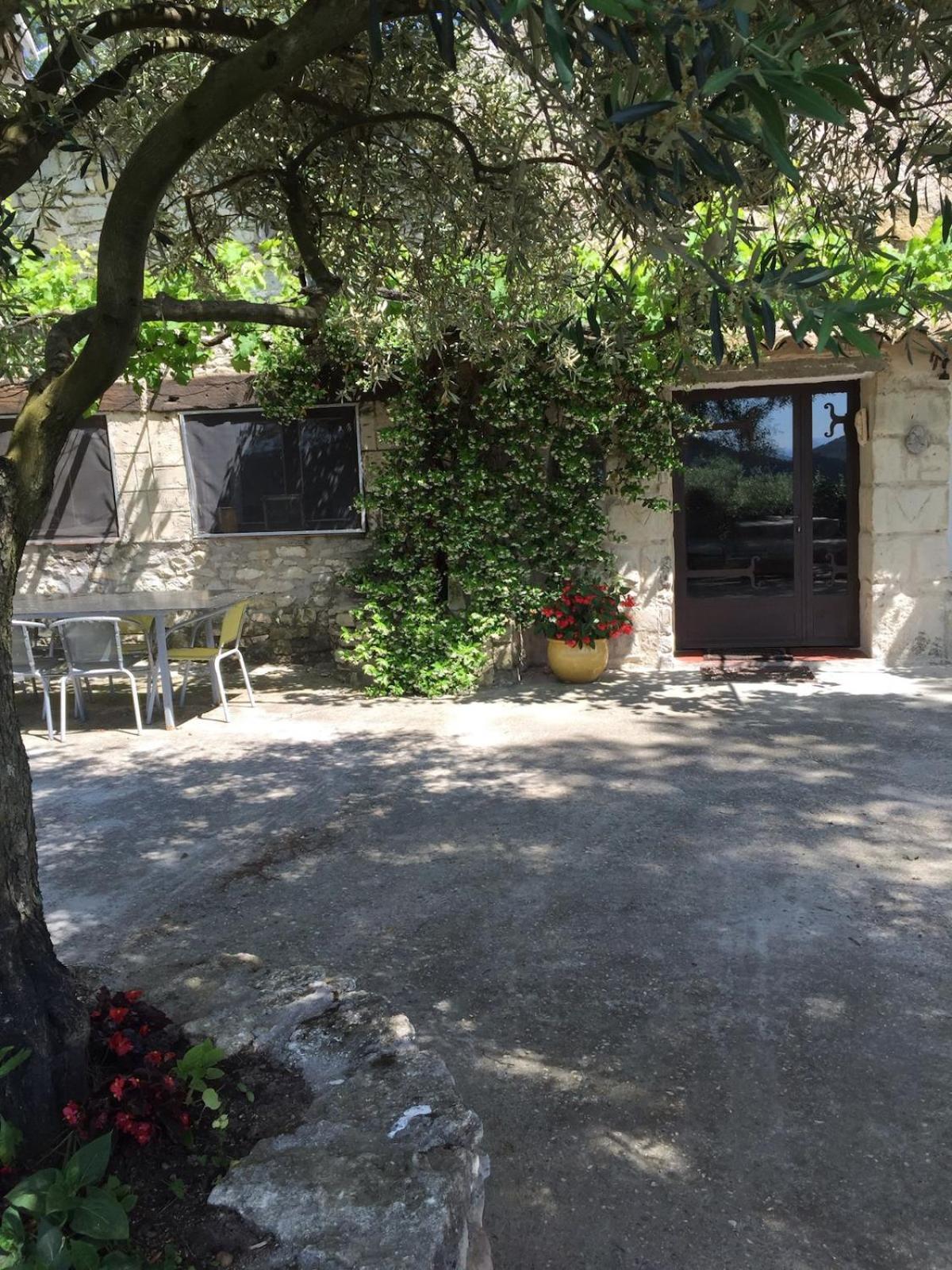Le Castellas - Gite En Pleine Nature Montmirat Exterior photo