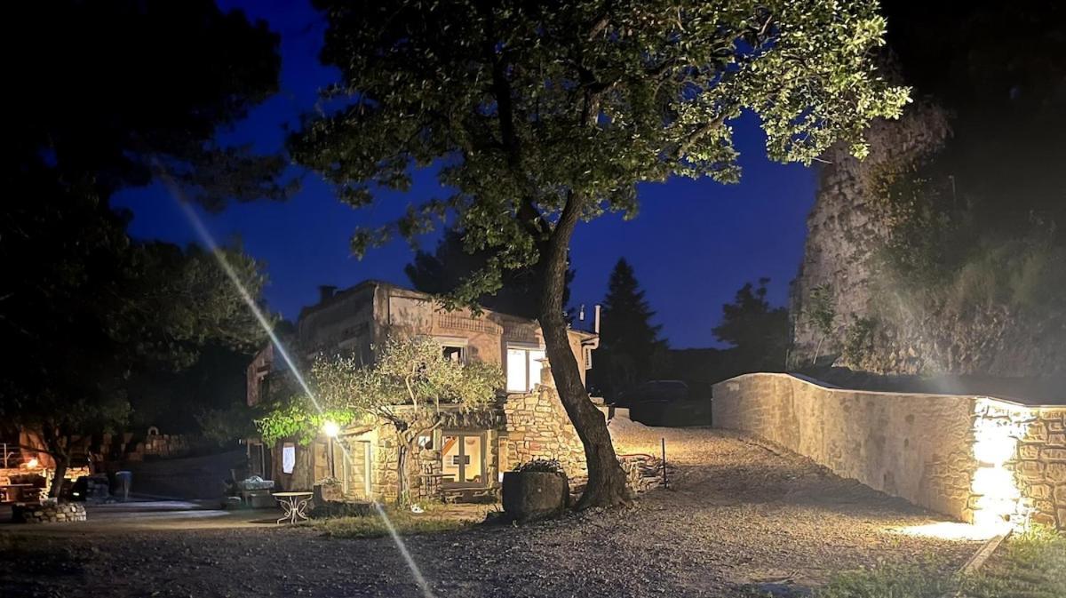 Le Castellas - Gite En Pleine Nature Montmirat Exterior photo